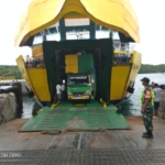 Babinsa Koramil 1627-02 Pantai Baru Pastikan Keamanan Pelabuhan ASDP Tetap Kondusif