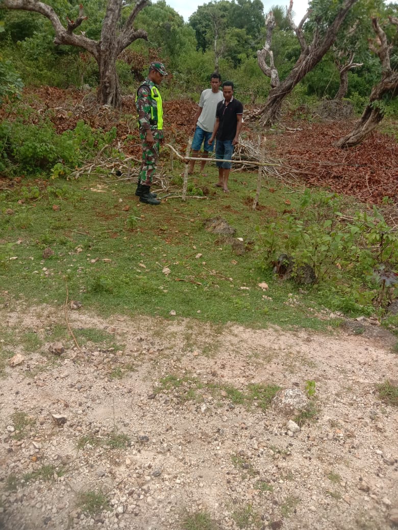 Babinsa Koramil 1627/RN Kawal Awal Pembangunan KDKMP di Desa Mundek