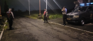 Hadirkan Rasa Aman, Patroli Harkamtibmas Samapta Polsek Abiansemal Menyasar Perbankan & Jalur Sunyi