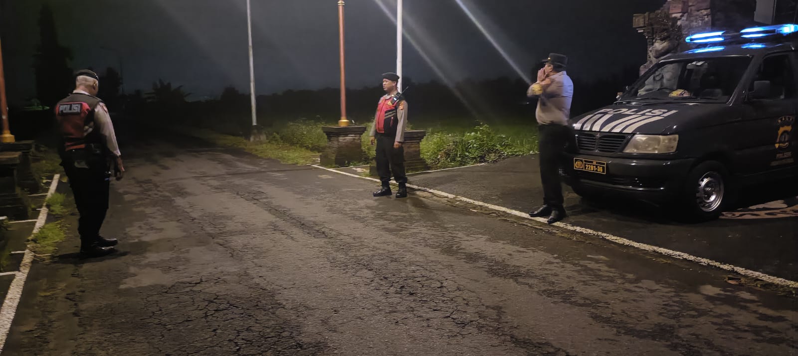 Hadirkan Rasa Aman, Patroli Harkamtibmas Samapta Polsek Abiansemal Menyasar Perbankan & Jalur Sunyi