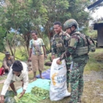 Satgas Yonif 743/PSY Dukung Kesejahteraan Mama Papua di Puncak Jaya Lewat Belanja Kasih