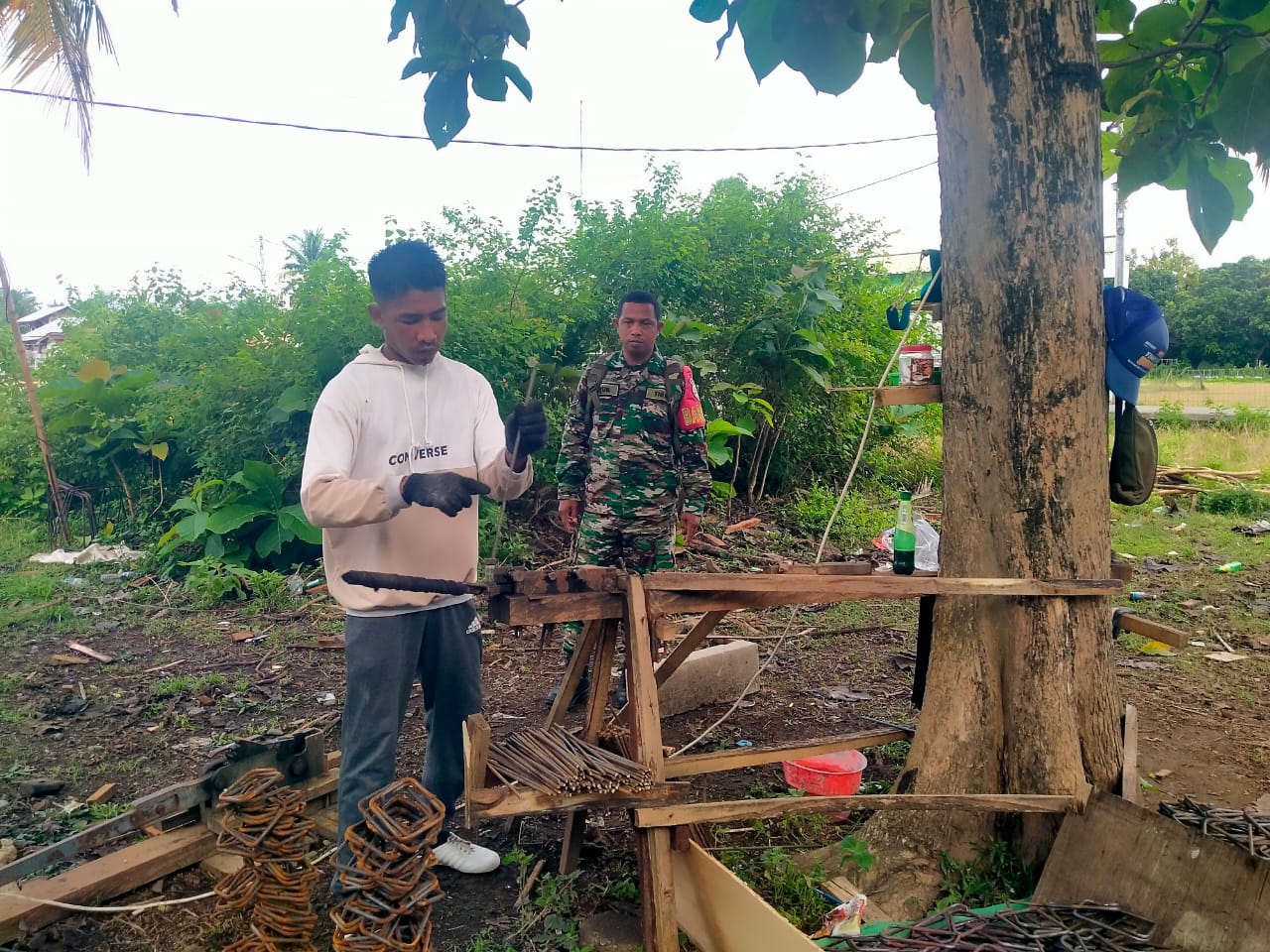 Babinsa Desa Dasan Anyar Pantau Operasional Koperasi Merah Putih
