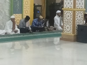 Danramil 1614-06 Manggelewa Hadiri Kegiatan Keagamaan di Masjid Aqsar