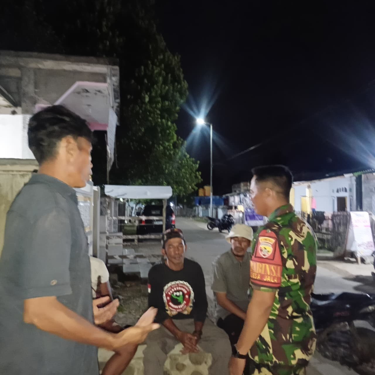 Patroli Malam Babinsa Desa Jala Berjalan Aman dan Kondusif