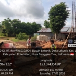 TNI Kawal Pembangunan Desa, Babinsa Pantau Pengecoran Pondasi KDKMP di Lekunik