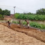 Babinsa Koramil Alok Turun Langsung Bantu Pengerjaan Koperasi Demi Kesejahteraan Warga