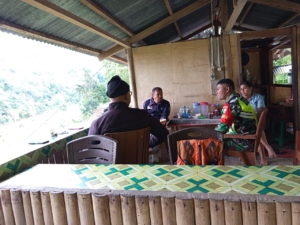 Babinsa Kodim 1602/Ende Pantau Wilayah dan Himbau Warga Jaga Keamanan Lingkungan