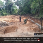 Babinsa Koramil Pantai Baru Aktif Dampingi Pembangunan KDKMP di Hundihopo