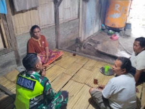 Melalui Komsos dan Pamwil, Babinsa Pastikan Situasi Desa Wonda Aman dan Kondusif