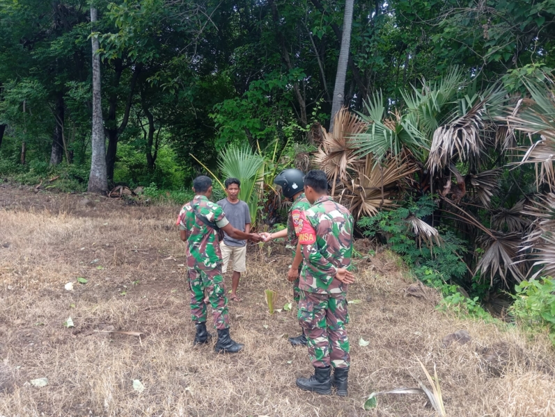 Babinsa Wulanggitang Cek Kesiapan Lahan Pembangunan Koperasi Merah Putih