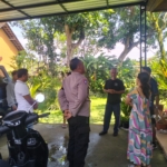 Bhabinkamtibmas Bersama Perbekel Sumerta Kaja Lakukan Mediasi Keluhan Warga Terkait Bau Peternakan Bebek