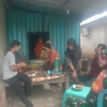 Babinsa Air Suning Dampingi Kearifan Lokal Warga Usai Musim Tanam Padi