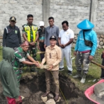 Babinsa Koramil 02/Bolo Kawal Progres Pembangunan Gerai KDMP Desa Bolo