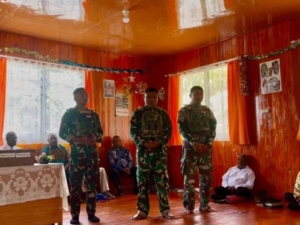 Ibadah Minggu Pererat Kedekatan Satgas Yonif 743/PSY dan Masyarakat Kampung Yambi