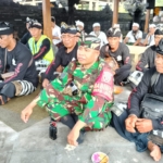 Babinsa di Garda Terdepan Pembinaan Wilayah, Serka I Made Duduk Hadiri Siwaratri di Khayangan Dalem