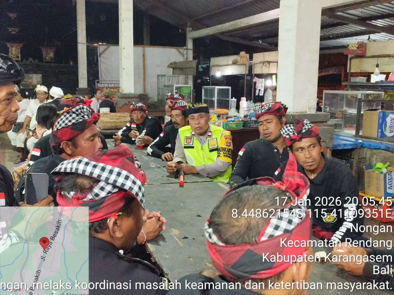 Bhabinkamtibmas Bersama Pecalang Desa Adat Nongan Dialogis Kamtibmas