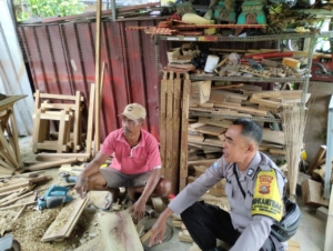 Sambangi Warga Binaan, Bhabinkamtibmas Desa Sangkan Gunung Melaksanakan “Minggu Kasih”.