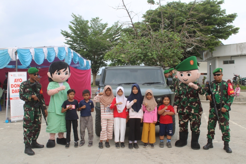 Mobil Maung Jadi Jembatan Kedekatan TNI dengan Masyarakat Kota Bima
