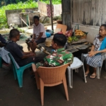 Melalui Komsos, Babinsa Koramil 1603-05/Bola Himbau Warga Jaga Kesehatan