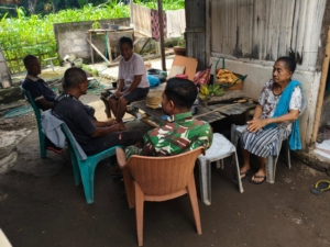 Melalui Komsos, Babinsa Koramil 1603-05/Bola Himbau Warga Jaga Kesehatan