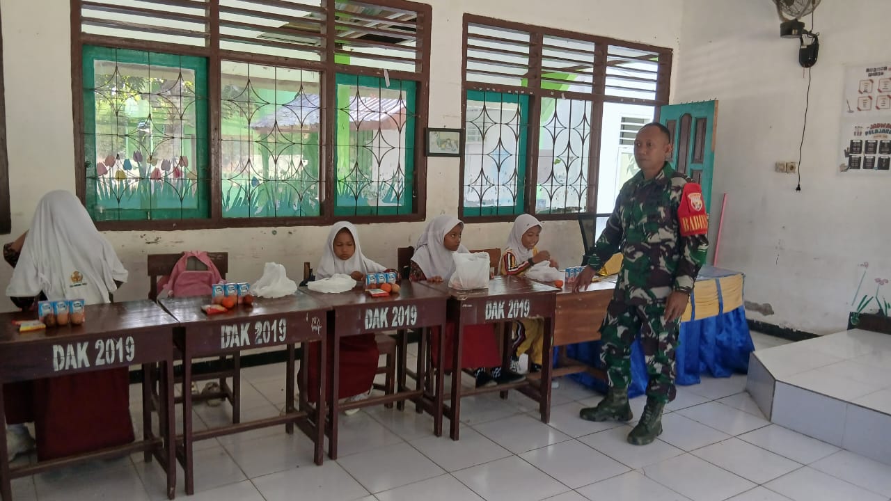 Serka Bustanuddin Dampingi Program Makan Bergizi Gratis bagi Siswa SDN 12 Taliwang