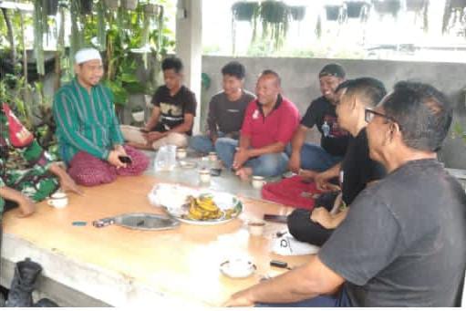 Babinsa Desa Mamben Lauk Aktif Komsos, Warga Dusun Lengkok Embuk Sambut Positif