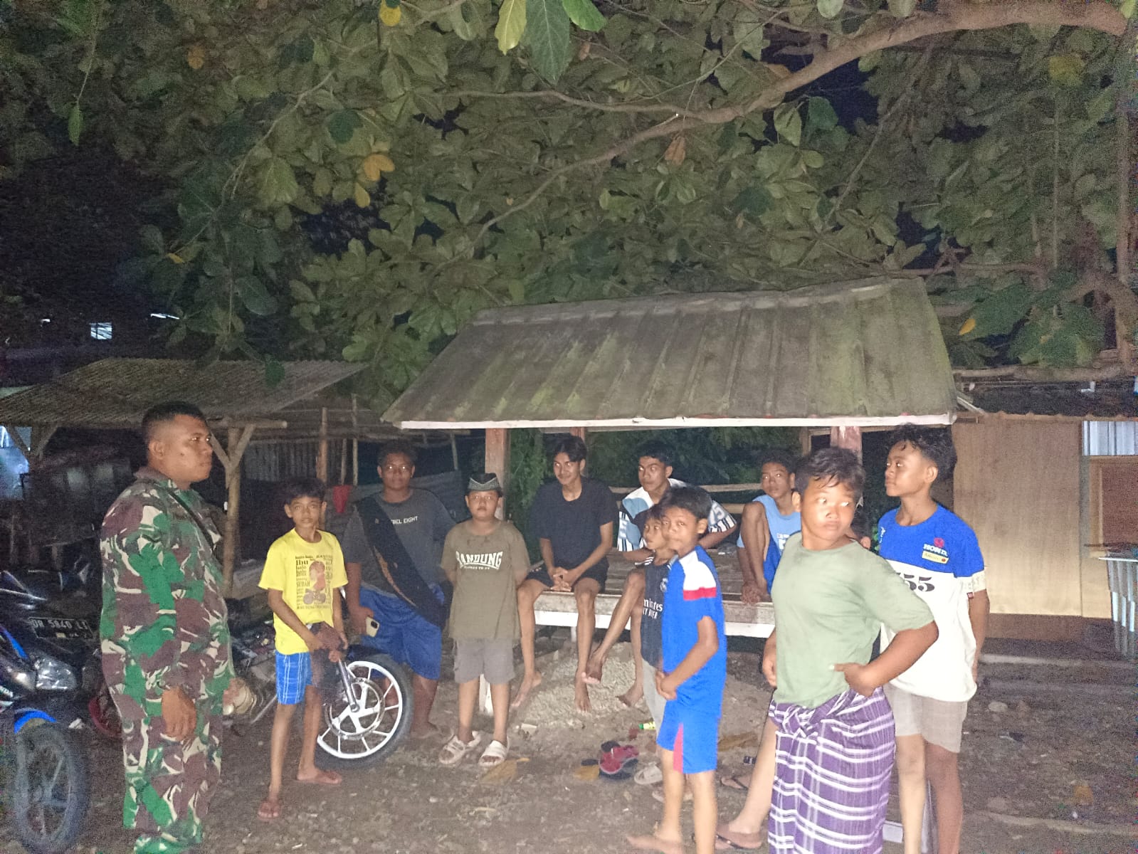 Koramil 1628-04/Poto Tano Siagakan Pengamanan Wilayah Lewat Patroli Rutin