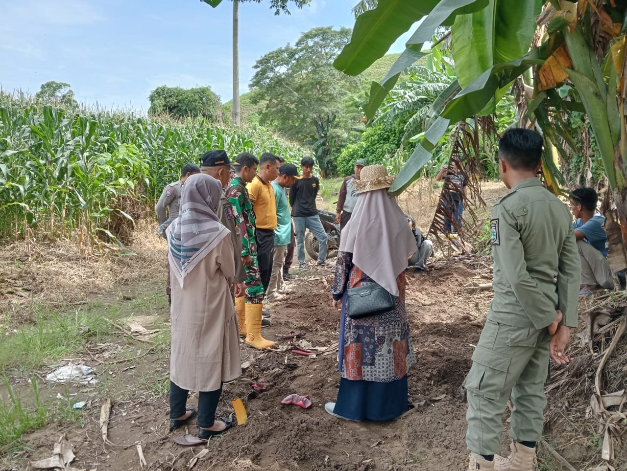 Babinsa Koramil Sekongkang Koordinasikan Pencarian Dua Warga Hilang Bersama Instansi Terkait