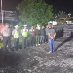Kapolsek Dentim Pimpin Apel Atensi Malam Minggu, Ciptakan Situasi Aman dan Kondusif