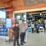 Bhabinkamtibmas Desa Padang Sambian Kaja Gelar Sambang di Pertokoan Mitra 10 Gatsu Barat