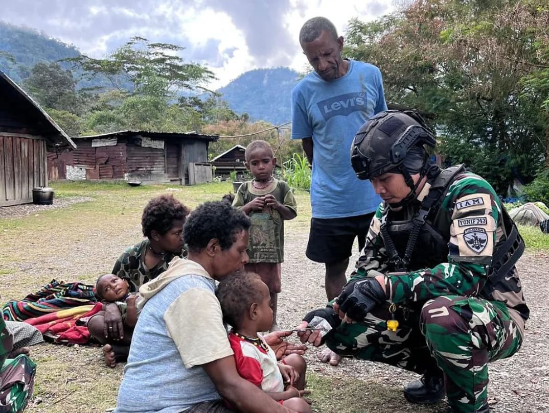 Jangkau Pedalaman Papua, Satgas Yonif 743/PSY Pastikan Kesehatan Masyarakat Terlayani Di Kampung Tirineri