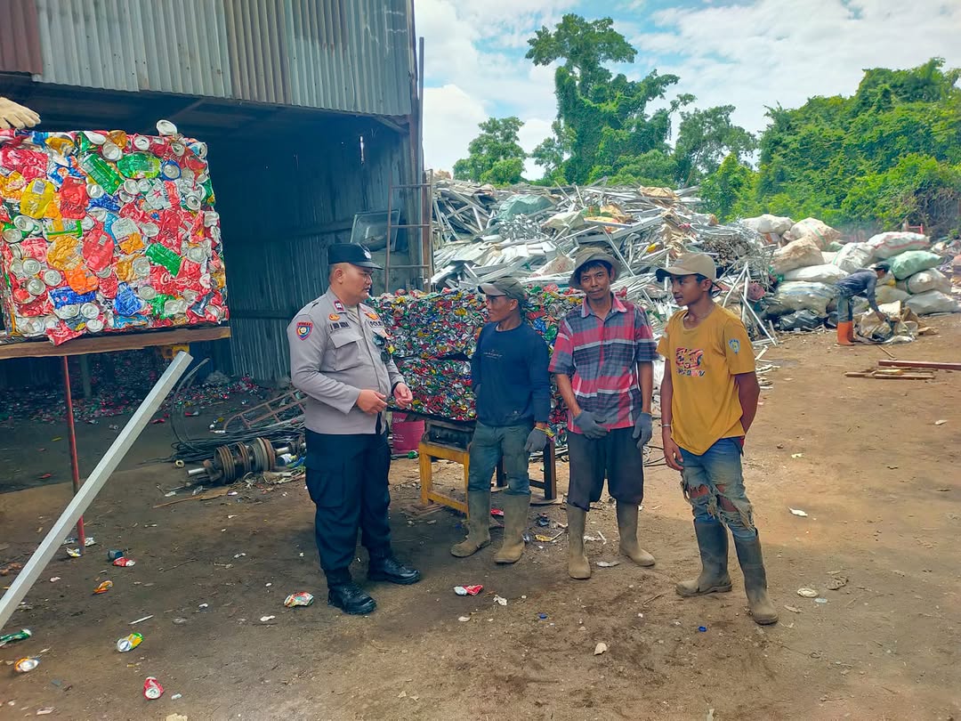 Jalin Komunikasi Bhabinkamtibmas Kelurahan Benoa Laksanakan Sambang untuk Tingkatkan Keamanan