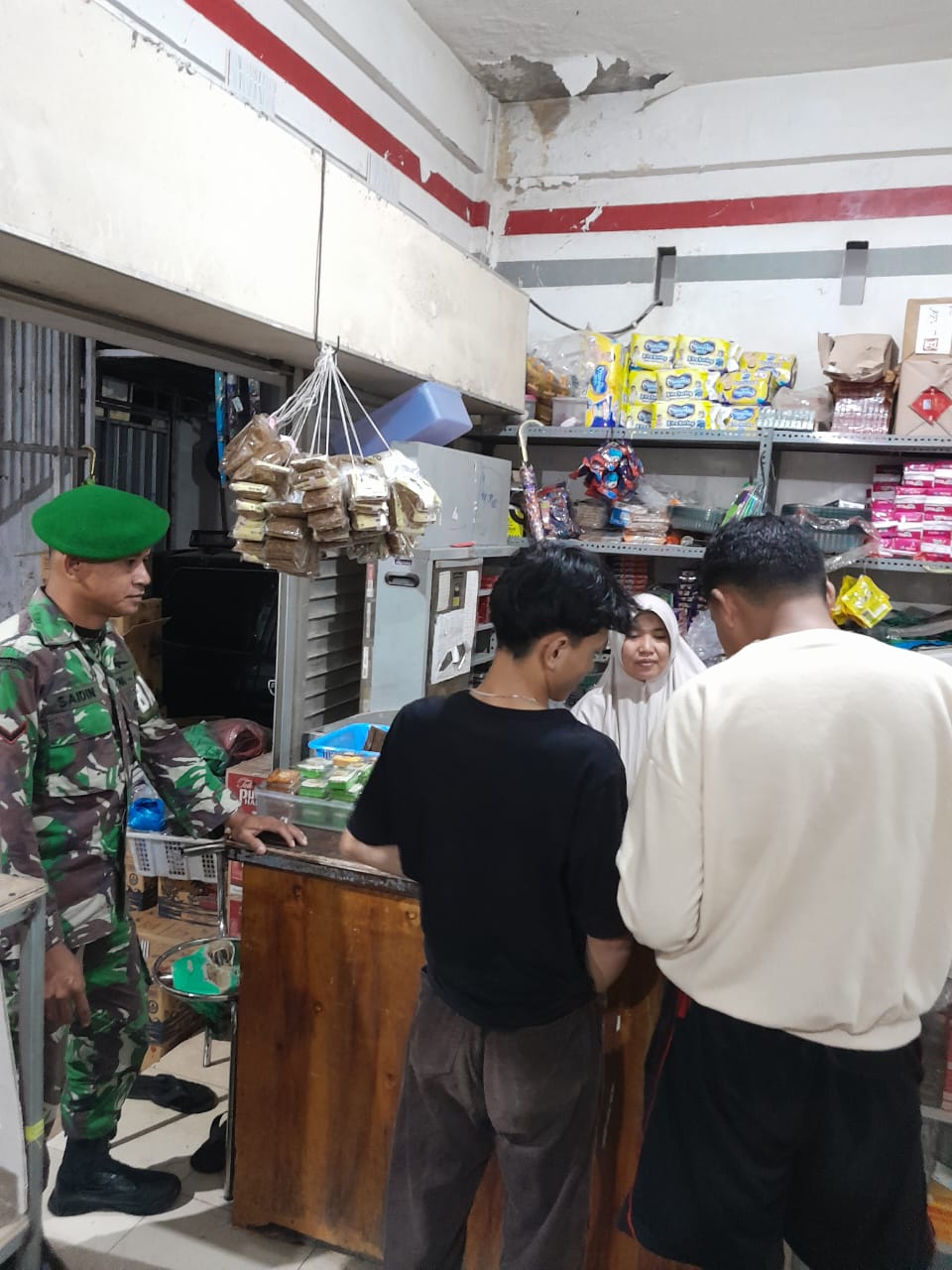 Upaya Preventif TNI AD, Koramil 1628-02/Sekongkang Gelar Patroli Kamtibmas