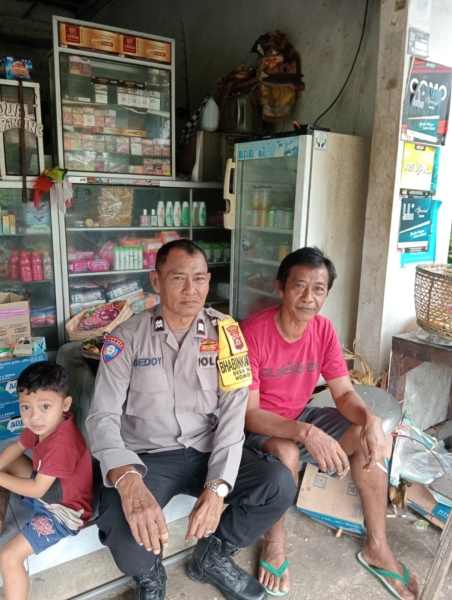 Bhabinkamtibmas Desa Dalang sambangi Warga binaannya himbau Waspadai Cuaca Ekstrime