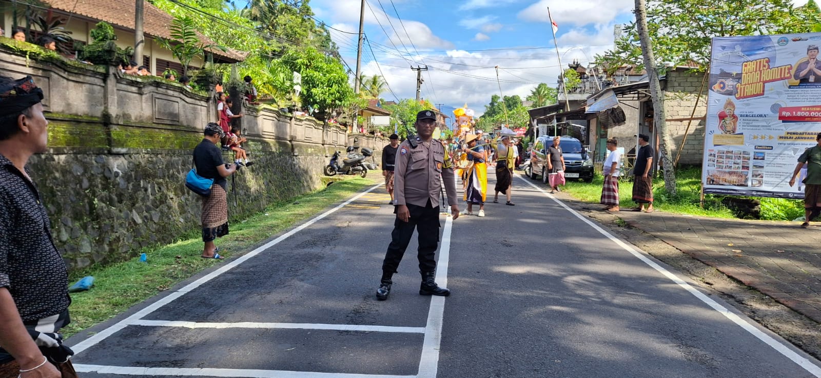 Piket Polsek Marga Bersama Bhabinkamtibmas Desa Marga Pengamanan Prosesi Upacara Ngaben
