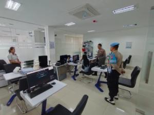 Personil Lantas Laksanakan Teori Avis Komputerisasi Bagi Pemohon SIM Baru