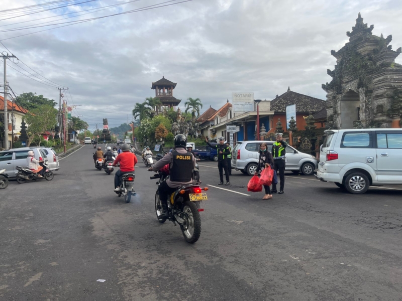 Beri Kenyamanan di Pagi Hari, Polres Bangli Hadir Memberikan Pelayanan Pengaturan Arus Lalu Lintas