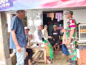 Babinsa Koramil Pekat Ingatkan Warga Waspadai Penyakit Melalui Pola Hidup Bersih