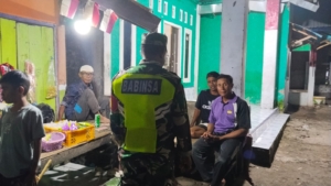 Ronda Malam di Desa Bolo, Babinsa Ingatkan Pentingnya Jaga Kondusifitas dan Hindari Tindak Kriminal