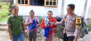 Bhabinkamtibmas Desa Pengotan Pantau Penyerahan MBG 3B Demi Dukung Kesehatan Ibu dan Balita