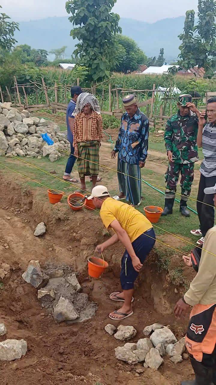 Babinsa Dukung Pembangunan Gerai Koperasi untuk Tingkatkan Ekonomi Masyarakat Ragi