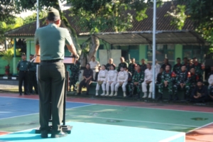 Letkol Sidik Pramono Bacakan Amanat Panglima TNI Saat Jadi Irup Upacara Bendera 17-An Di Kodim Klungkung