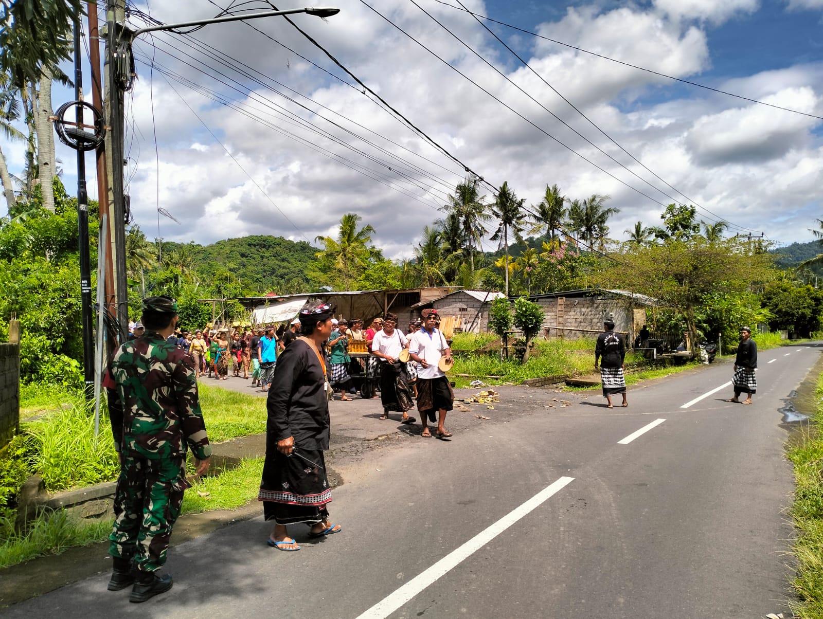 Tiga Pilar Di Desa Pikat Bersatu Amankan Upacara Pengabenan