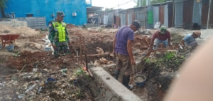 Pembangunan KDKMP Mokdale Terus Dikawal Babinsa Hingga Tahap Pembesian