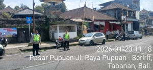 Wujud Nyata Kehadiran Polri di Tengah Masyarakat, Personel Polsek Pupuan Laksanakan Pengaturan Lalu Lintas dan Pengamanan Kegiatan Masyarakat