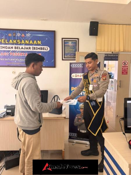 Satpas SIM Polresta Denpasar Berikan Pelayanan Humanis, Pemohon Diberikan Arahan Secara Langsung