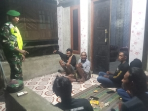 Koramil 1608-04/Woha Pimpin Apel Pengecekan dan Patroli Siskamling di Wilayah Kecamatan Woha