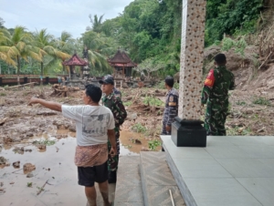 Mayor Suparno Hadi Tegaskan  Koramil Nusa Penida Siap Bantu  Penanganan Tanah Longsor Pura Ulun Danu