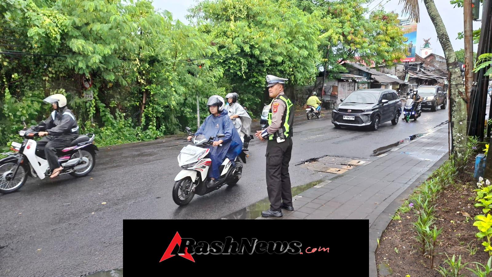 Polsek Kuta Utara Antisipasi Kepadatan Arus Lalin Pagi Hari Saat Musim Hujan