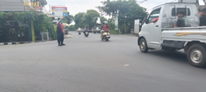 Pelayanan Prima Kepolisian, Personel Polsek Abiansemal Hadir Atur Lalin Sore